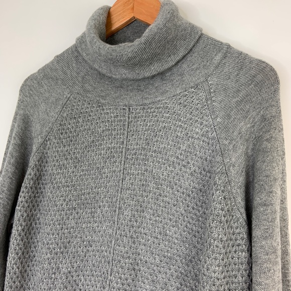 GAP Honeycomb Turtleneck Cozy Sweater Size Small - Picture 3 of 6